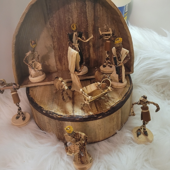 Hand-crafted African Nativity Scene - Picture 5 of 7